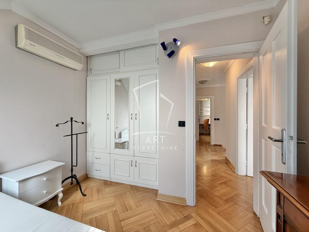Stan na prodaju u Beogradu, Savski venac, cetvorosoban, 91m2, cena 350000 evra