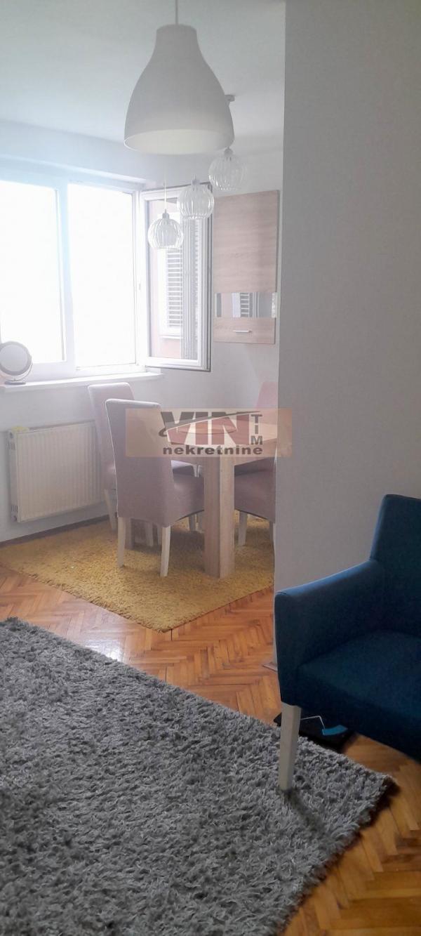 Stan na prodaju u Beogradu, Karaburma, dvoiposoban, 70m2, cena 135000 evra