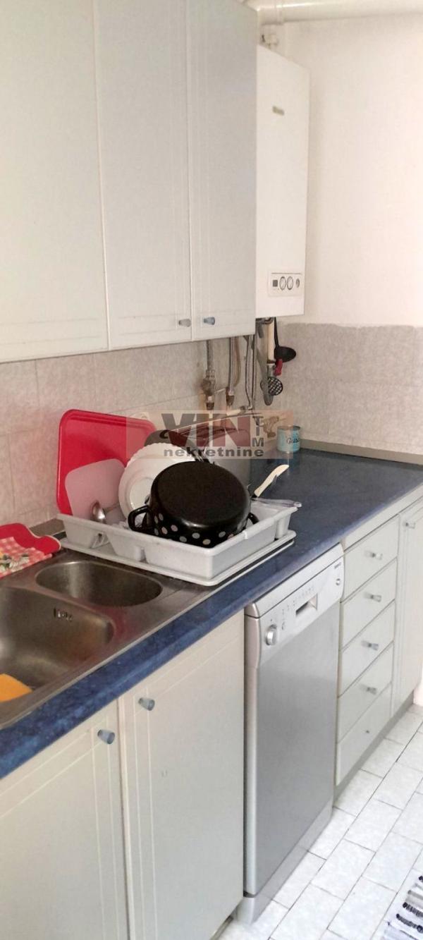 Stan na prodaju u Beogradu, Karaburma, dvoiposoban, 70m2, cena 135000 evra