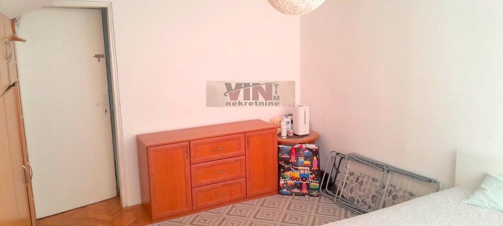 Stan na prodaju u Beogradu, Karaburma, dvoiposoban, 70m2, cena 135000 evra