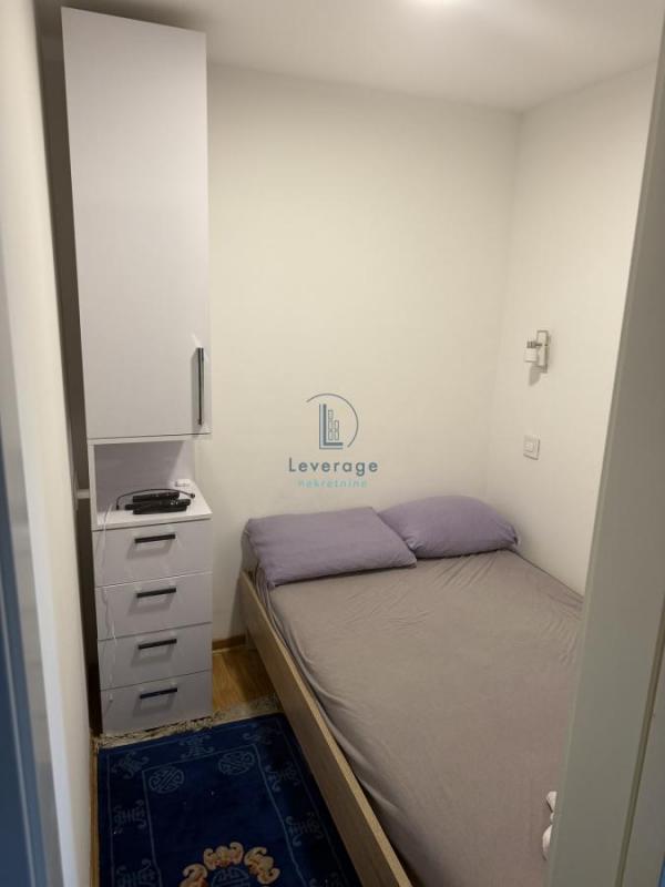 Stan na prodaju u Beogradu, Novi Beograd blok 28 (Potkovica), dvoiposoban, 54m2, cena 239000 evra