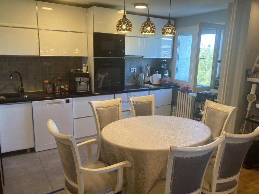 Stan na prodaju u Beogradu, Novi Beograd blok 28 (Potkovica), dvoiposoban, 54m2, cena 239000 evra