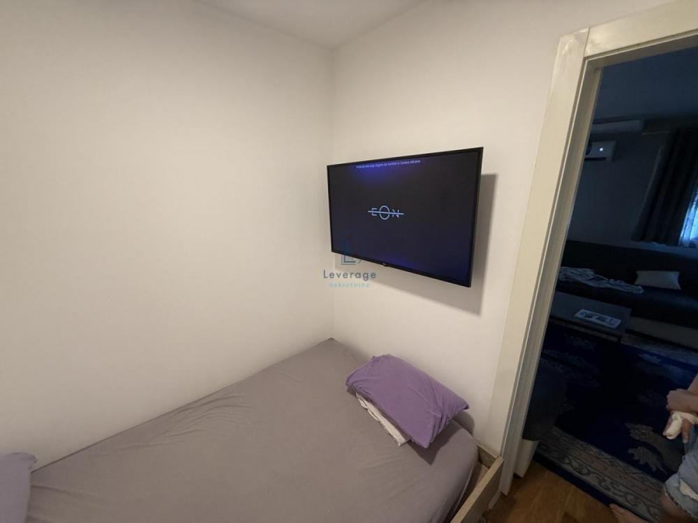 Stan na prodaju u Beogradu, Novi Beograd blok 28 (Potkovica), dvoiposoban, 54m2, cena 239000 evra