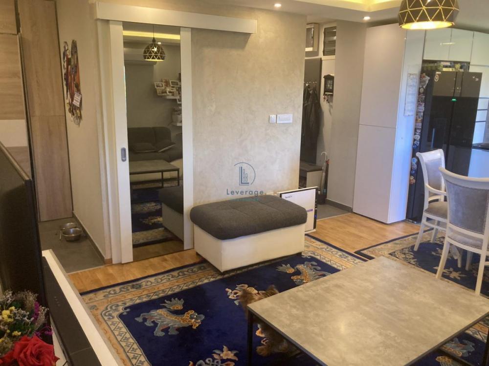 Stan na prodaju u Beogradu, Novi Beograd blok 28 (Potkovica), dvoiposoban, 54m2, cena 239000 evra