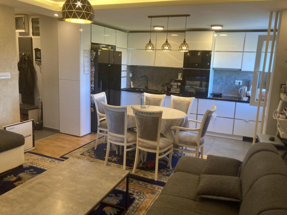 Stan na prodaju u Beogradu, Novi Beograd blok 28 (Potkovica), dvoiposoban, 54m2, cena 239000 evra
