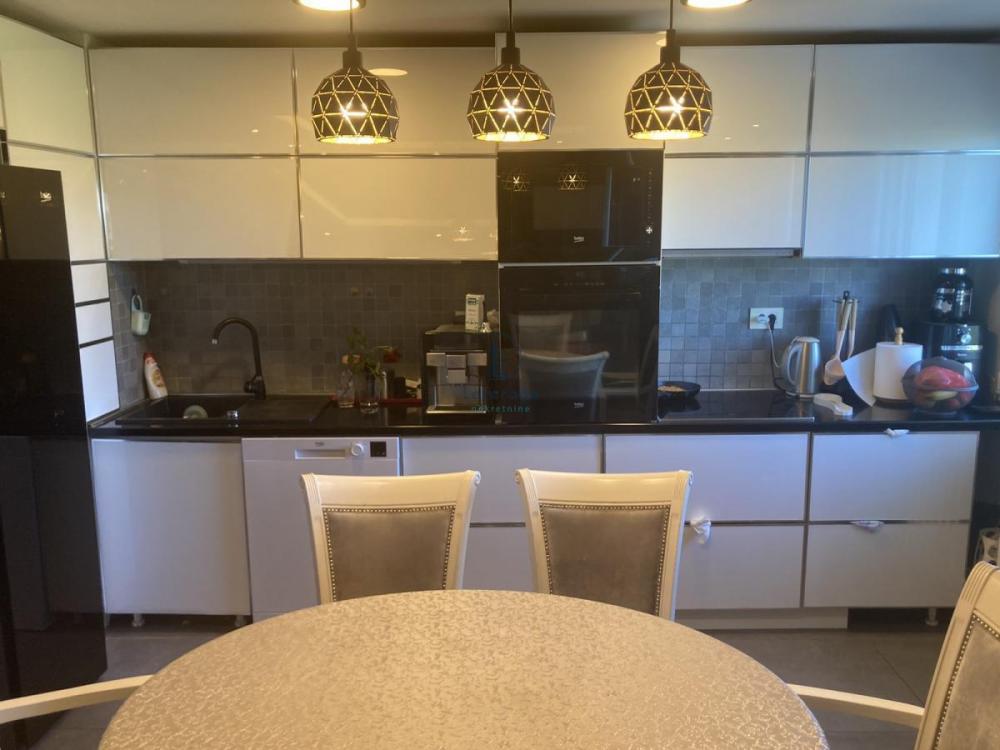 Stan na prodaju u Beogradu, Novi Beograd blok 28 (Potkovica), dvoiposoban, 54m2, cena 239000 evra