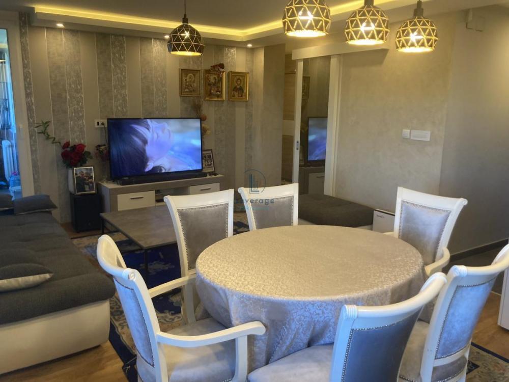 Stan na prodaju u Beogradu, Novi Beograd blok 28 (Potkovica), dvoiposoban, 54m2, cena 239000 evra