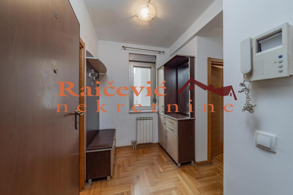 Stan na prodaju u Beogradu, Crveni Krst, dvoiposoban, 57m2, cena 248500 evra