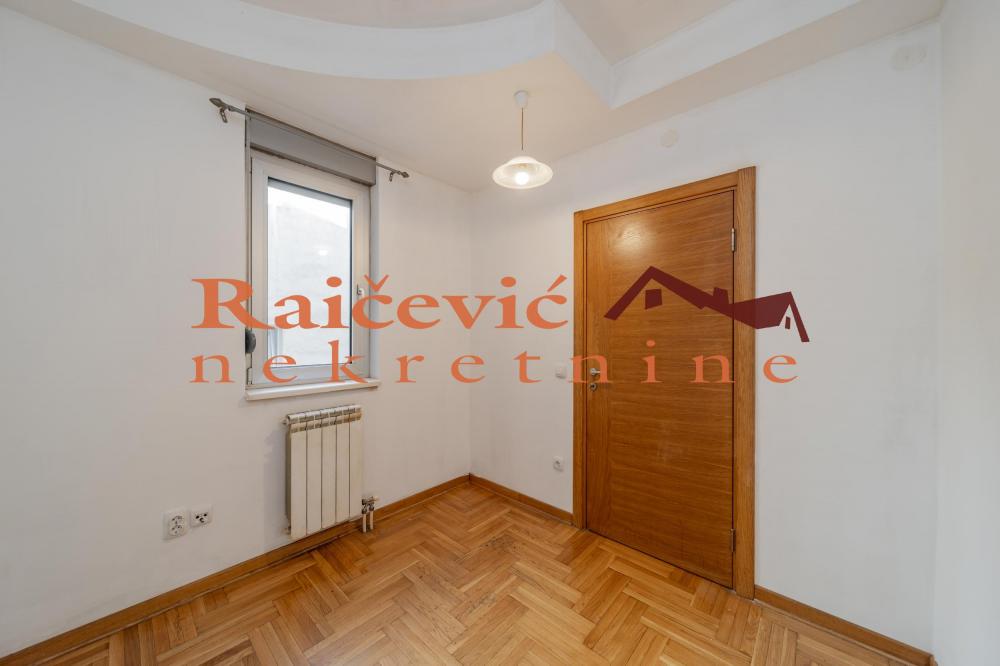 Stan na prodaju u Beogradu, Crveni Krst, dvoiposoban, 57m2, cena 248500 evra
