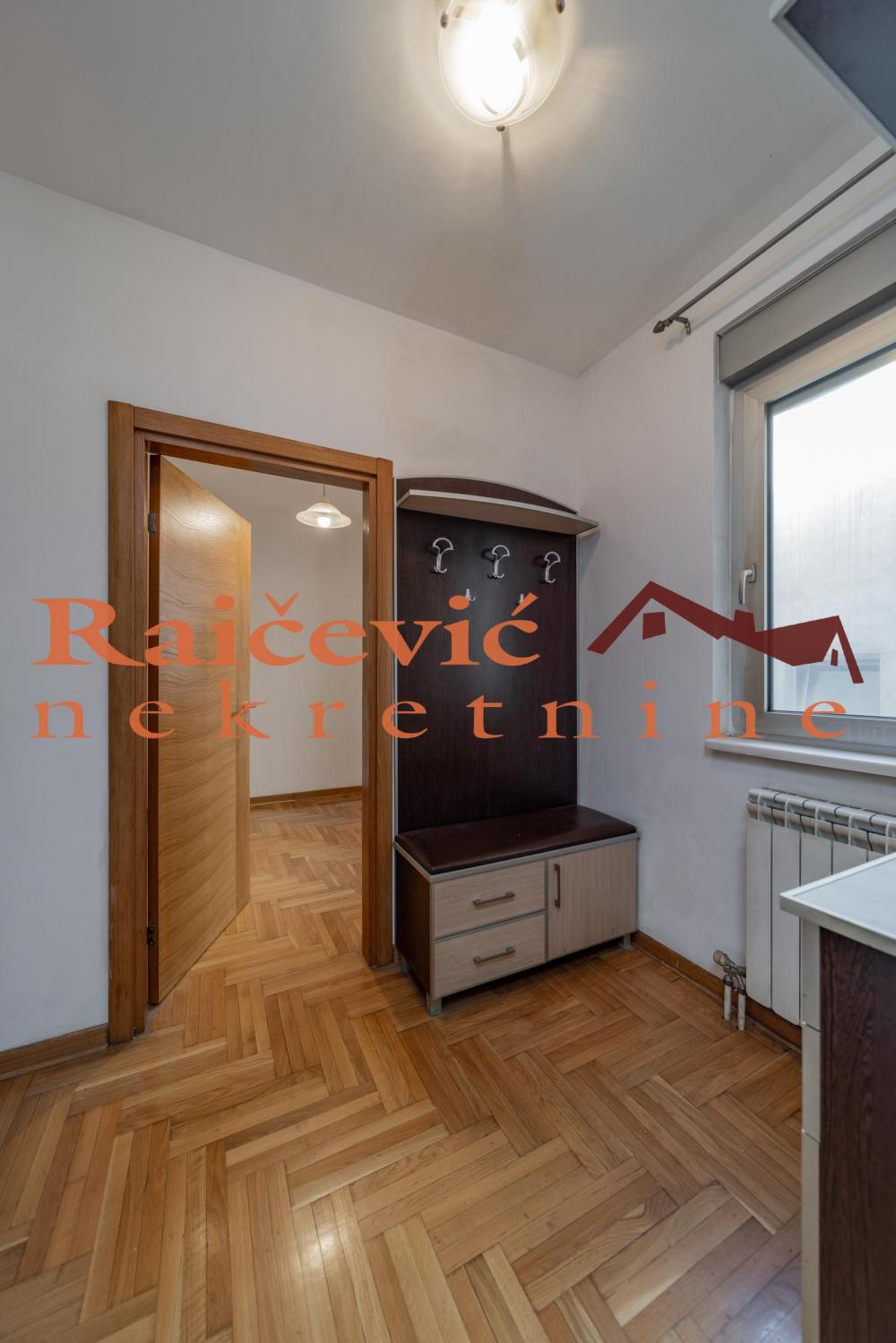 Stan na prodaju u Beogradu, Crveni Krst, dvoiposoban, 57m2, cena 248500 evra