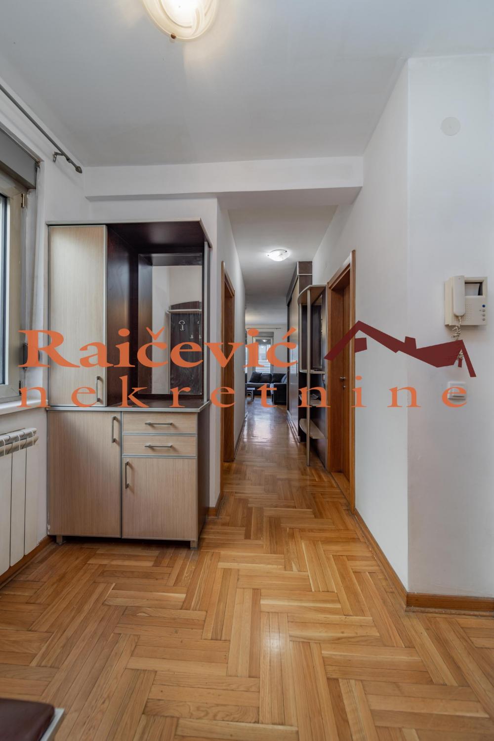 Stan na prodaju u Beogradu, Crveni Krst, dvoiposoban, 57m2, cena 248500 evra
