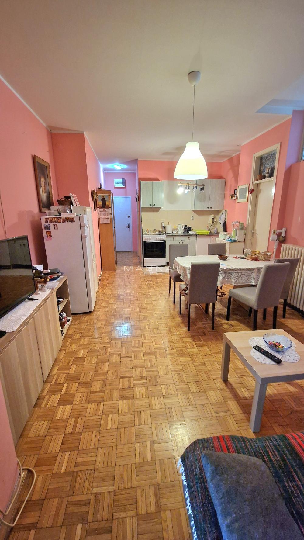 Stan na prodaju u Beogradu, Novi Beograd, dvoiposoban, 59m2, cena 215000 evra