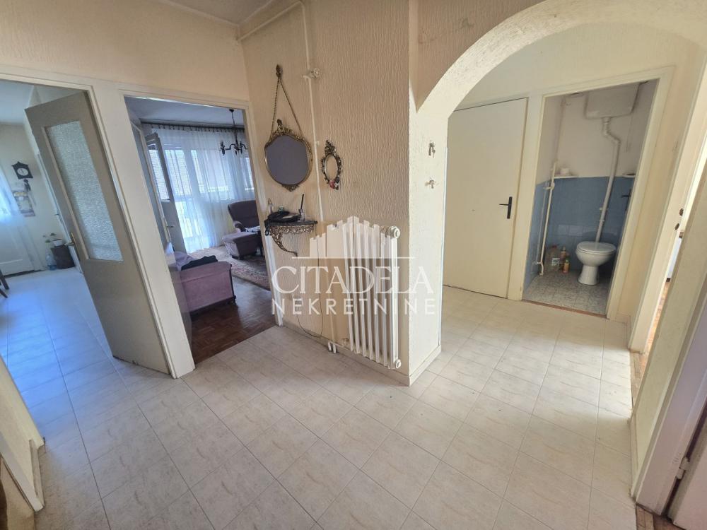 Stan na prodaju u Beogradu, Zemun, dvoiposoban, 70m2, cena 320000 evra