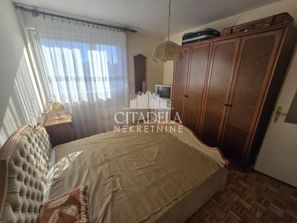 Stan na prodaju u Beogradu, Zemun, dvoiposoban, 70m2, cena 320000 evra