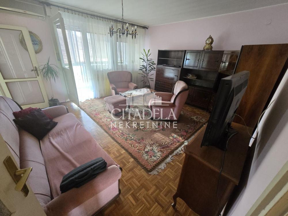 Stan na prodaju u Beogradu, Zemun, dvoiposoban, 70m2, cena 320000 evra