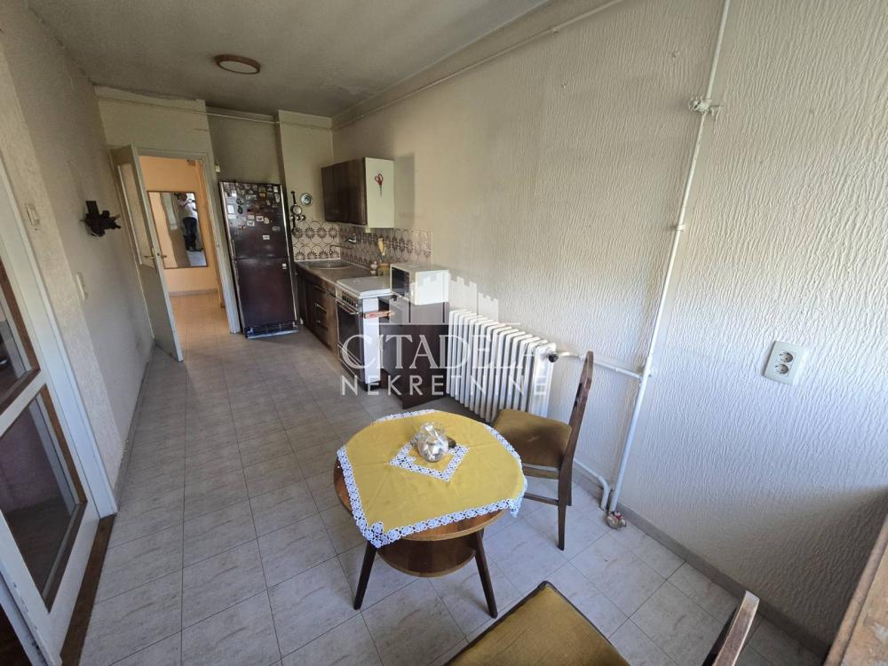 Stan na prodaju u Beogradu, Zemun, dvoiposoban, 70m2, cena 320000 evra