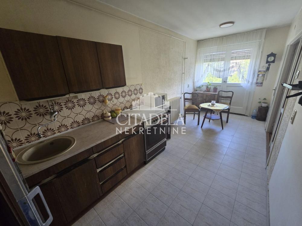 Stan na prodaju u Beogradu, Zemun, dvoiposoban, 70m2, cena 320000 evra