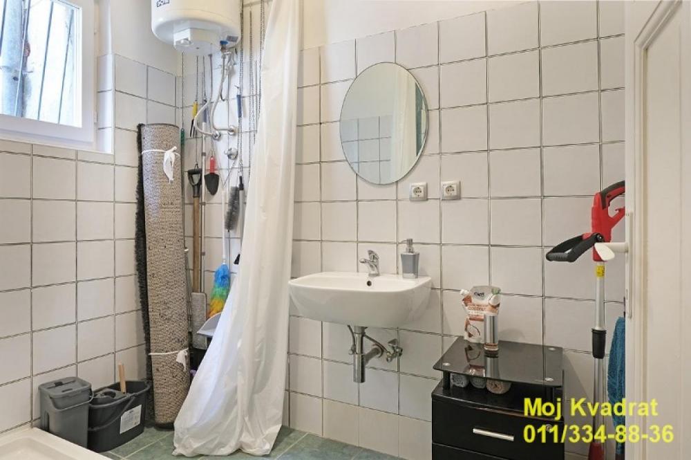 Stan na prodaju u Beogradu, Profesorska kolonija, trosoban, 84m2, cena 350000 evra