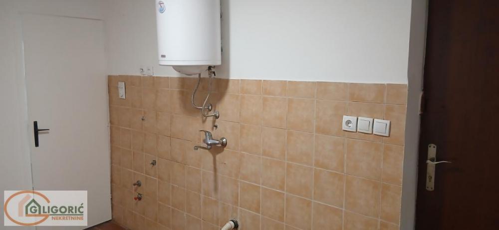 Stan na prodaju u Beogradu, Zemun polje, jednosoban, 27m2, cena 59000 evra