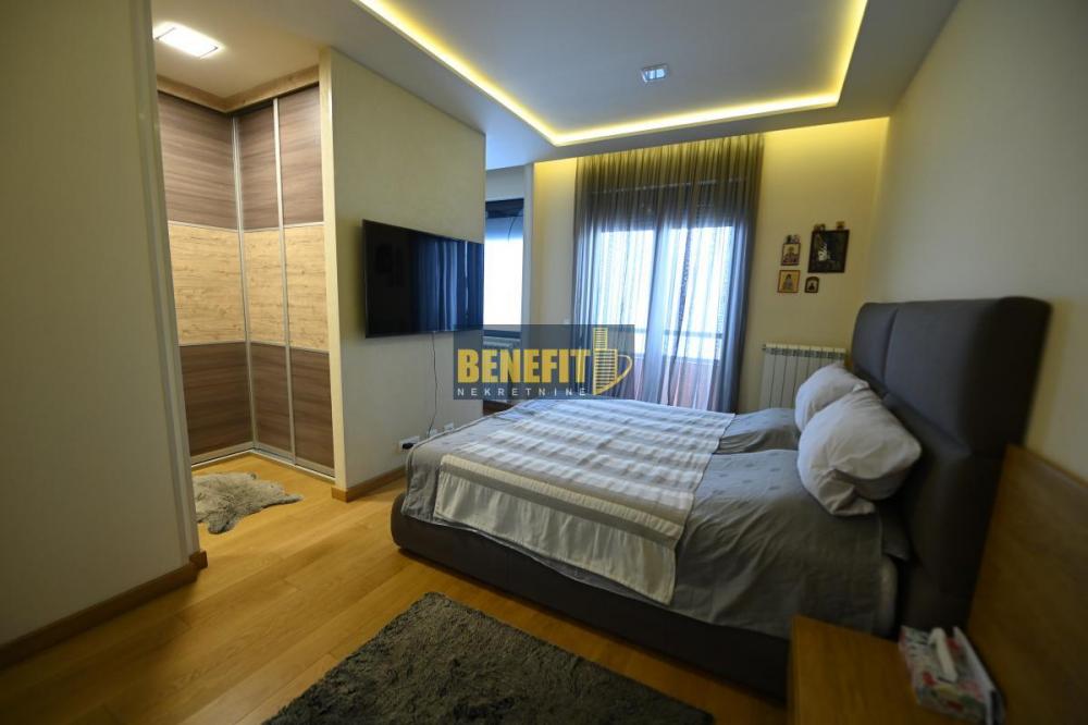 Stan na prodaju u Beogradu, Zvezdara, 250m2, cena 950000 evra