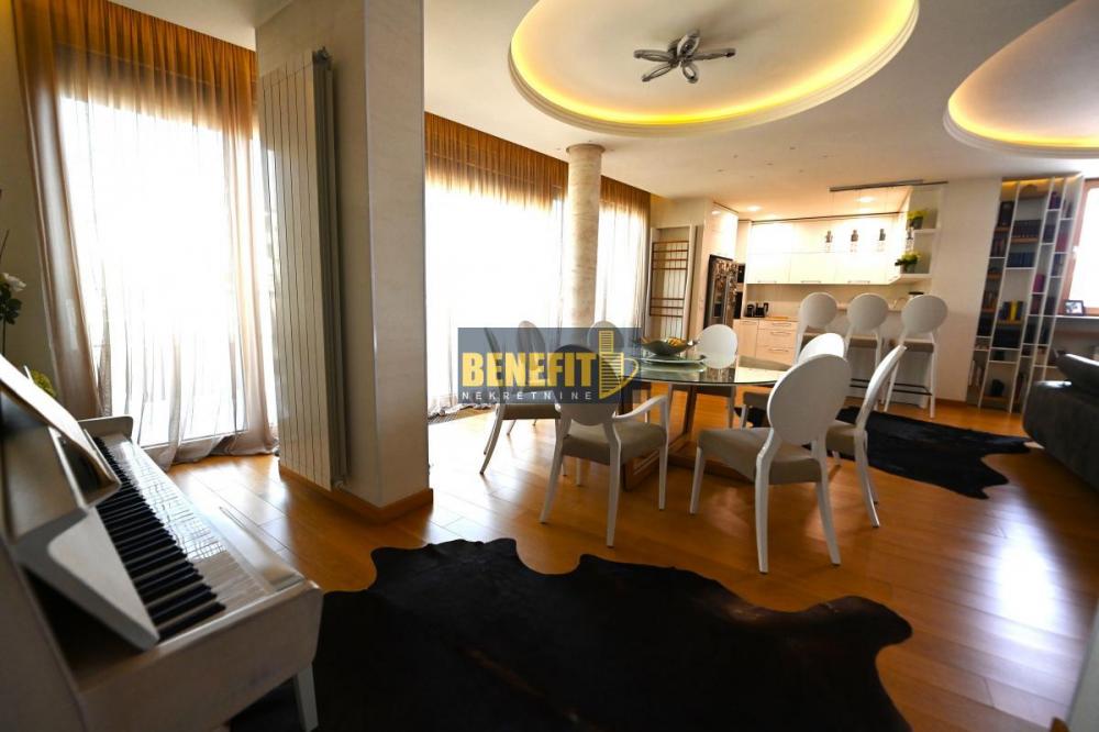 Stan na prodaju u Beogradu, Vukov spomenik, 250m2, cena 950000 evra
