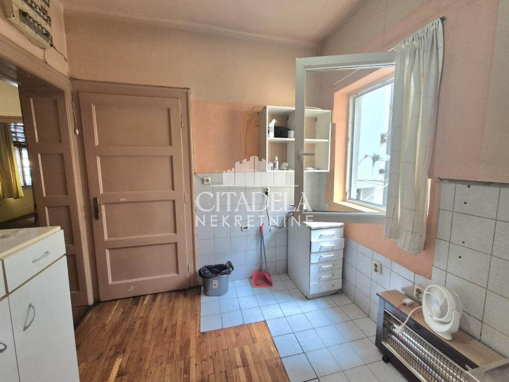 Stan na prodaju u Beogradu, Crveni Krst, dvoiposoban, 54m2, cena 225000 evra