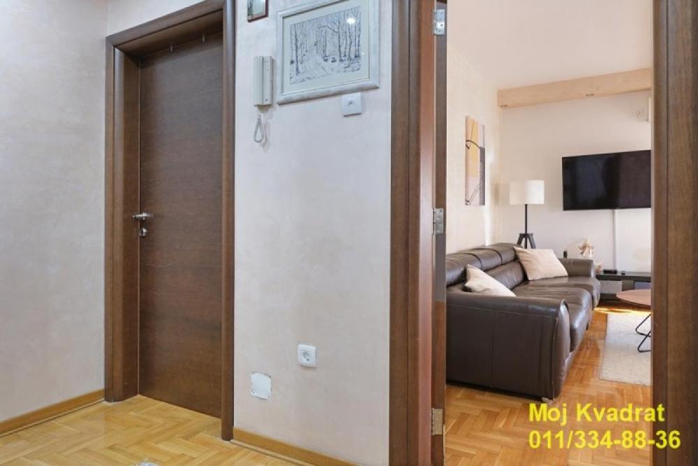 Stan na prodaju u Beogradu, Filmski grad, trosoban, 61m2, cena 195200 evra