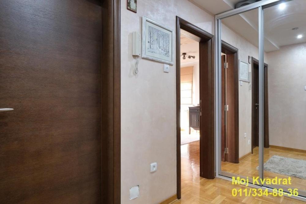 Stan na prodaju u Beogradu, Filmski grad, trosoban, 61m2, cena 195200 evra