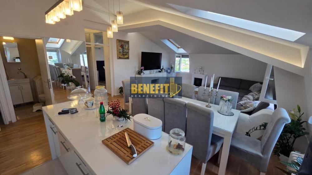 Stan na prodaju u Beogradu, Gornji grad, trosoban, 82m2, cena 249000 evra