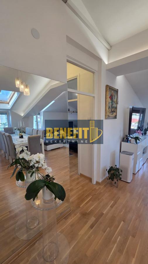 Stan na prodaju u Beogradu, Gornji grad, trosoban, 82m2, cena 249000 evra