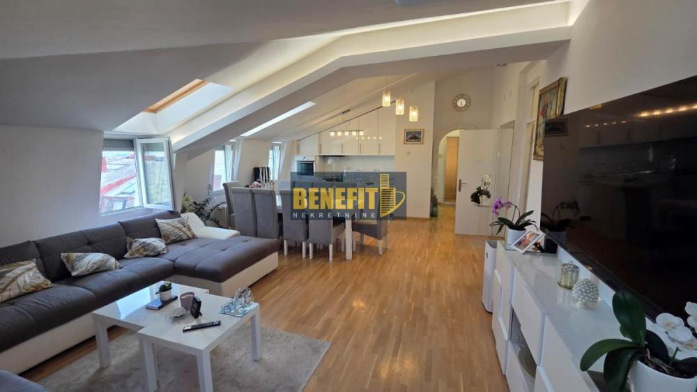 Stan na prodaju u Beogradu, Gornji grad, trosoban, 82m2, cena 249000 evra