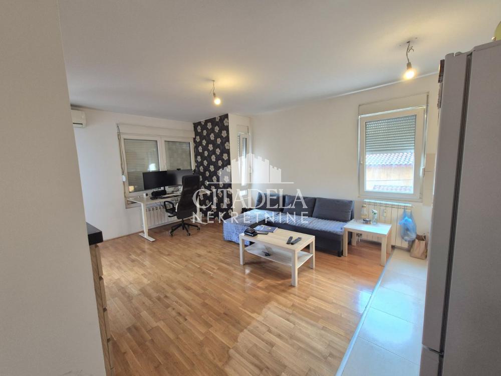 Stan na prodaju u Beogradu, Cvetkova pijaca, jednoiposoban, 44m2, cena 155000 evra