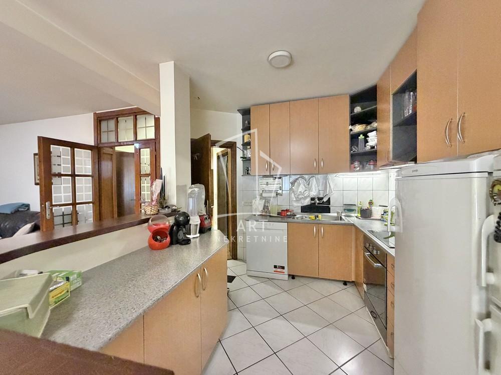 Stan na prodaju u Beogradu, Konjarnik, cetvorosoban, 150m2, cena 370000 evra