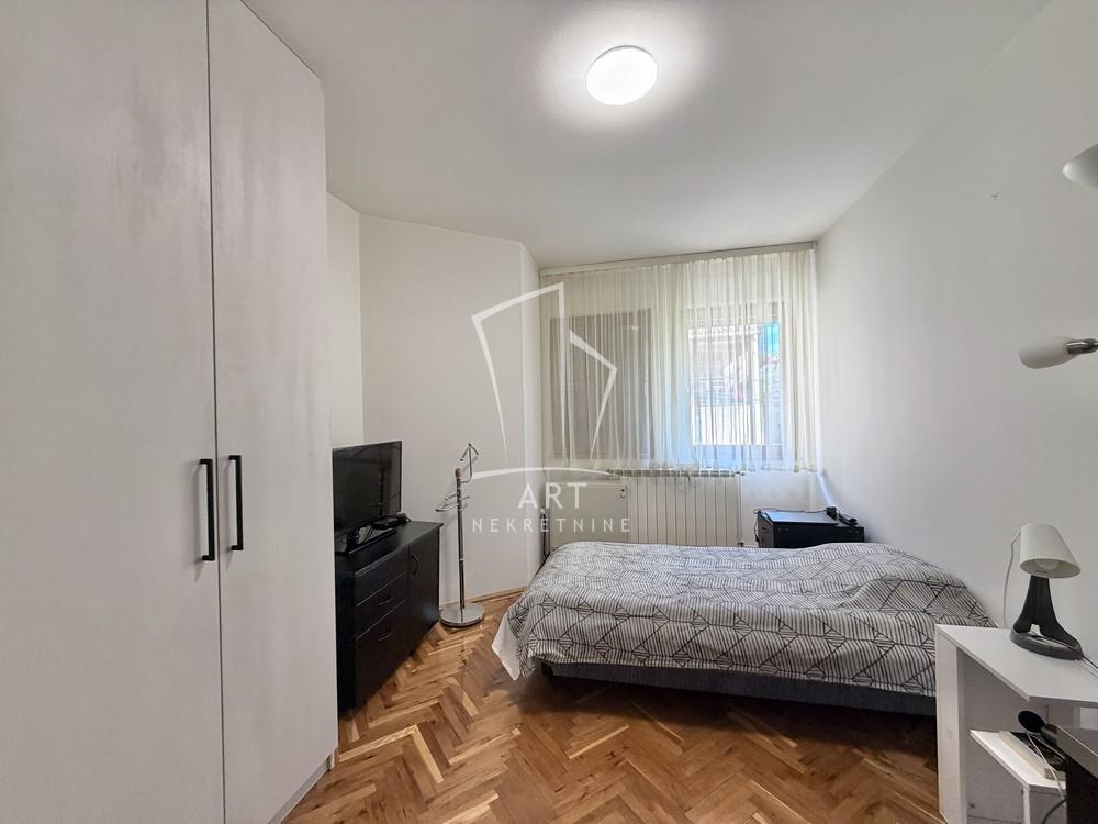 Stan na prodaju u Beogradu, Konjarnik, cetvorosoban, 150m2, cena 370000 evra