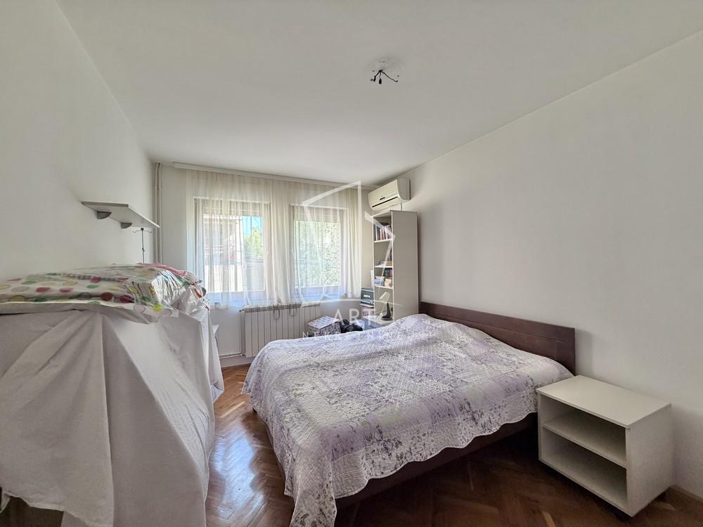 Stan na prodaju u Beogradu, Konjarnik, cetvorosoban, 150m2, cena 370000 evra