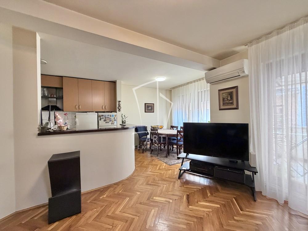 Stan na prodaju u Beogradu, Konjarnik, cetvorosoban, 150m2, cena 370000 evra