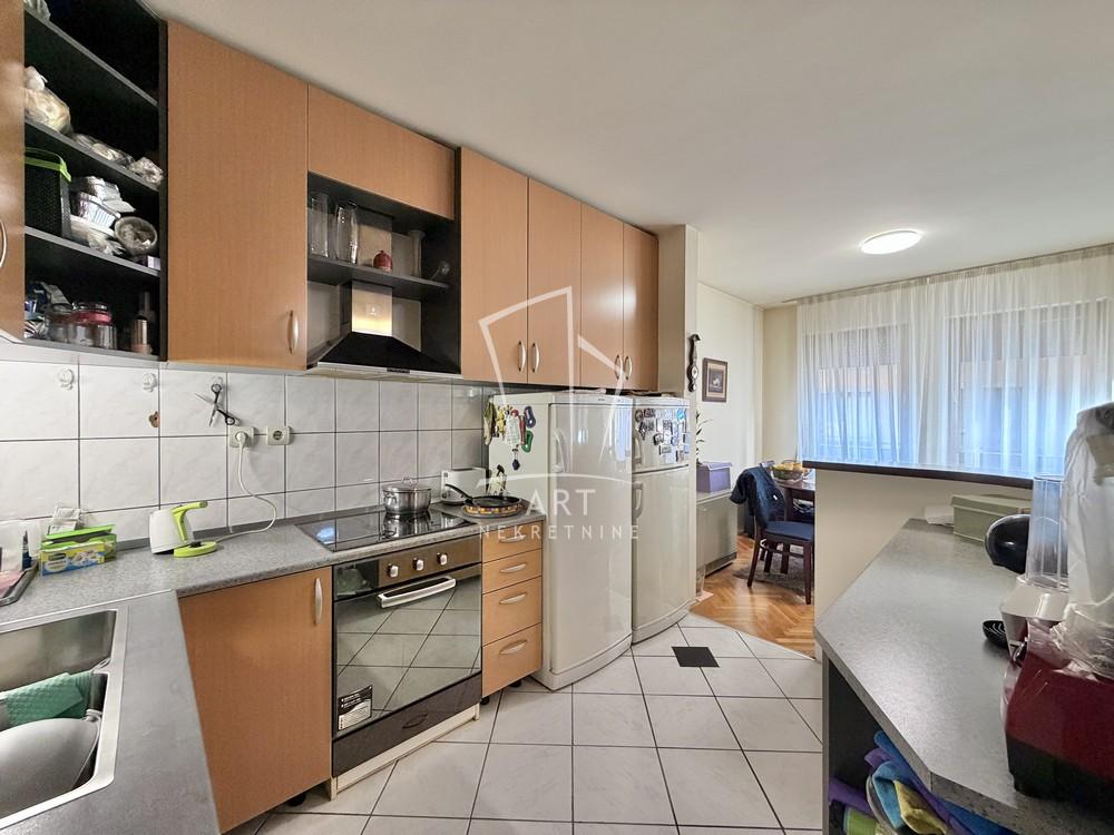 Stan na prodaju u Beogradu, Konjarnik, cetvorosoban, 150m2, cena 370000 evra