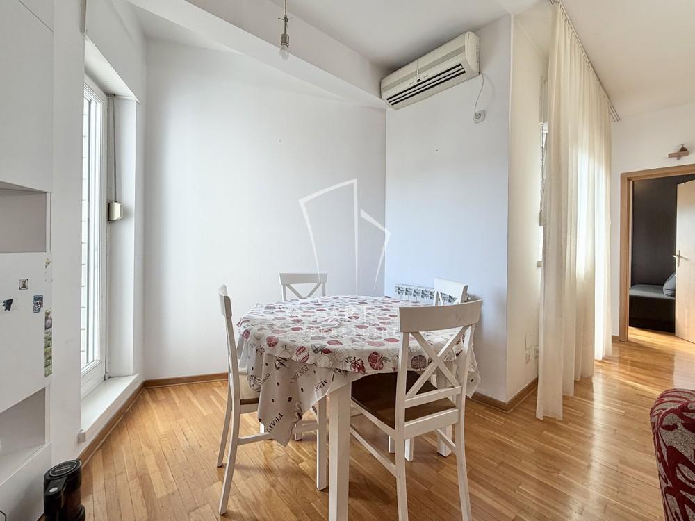 Stan na prodaju u Beogradu, Novi Beograd blok 63, trosoban, 63m2, cena 230000 evra