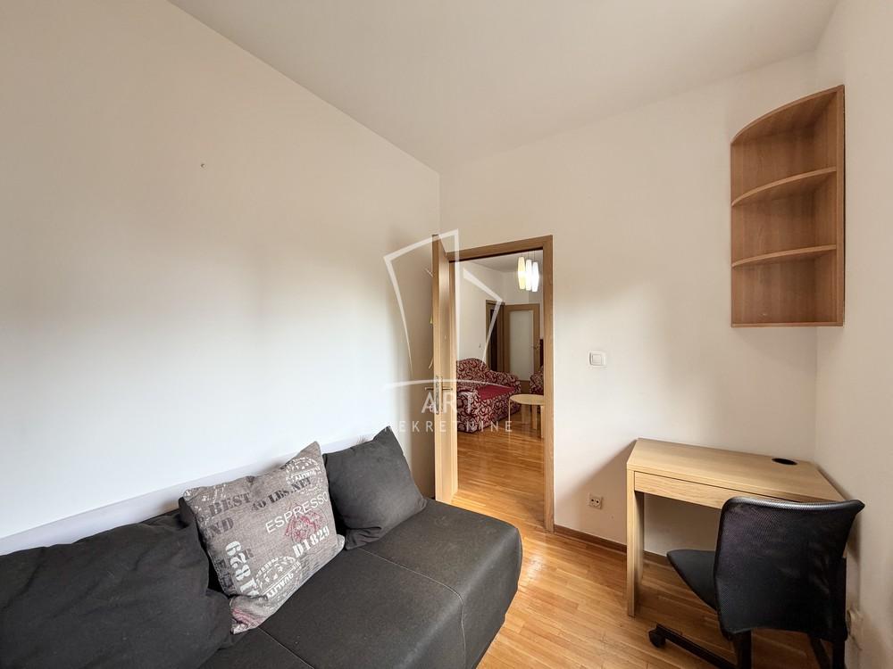Stan na prodaju u Beogradu, Novi Beograd blok 63, trosoban, 63m2, cena 230000 evra