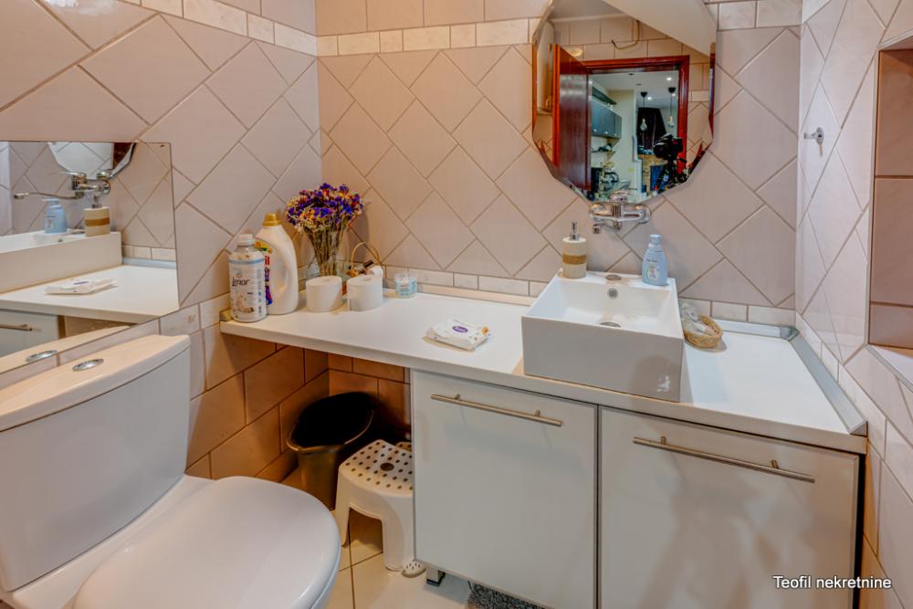 Stan na prodaju u Beogradu, Zemun centar, 161m2, cena 279000 evra