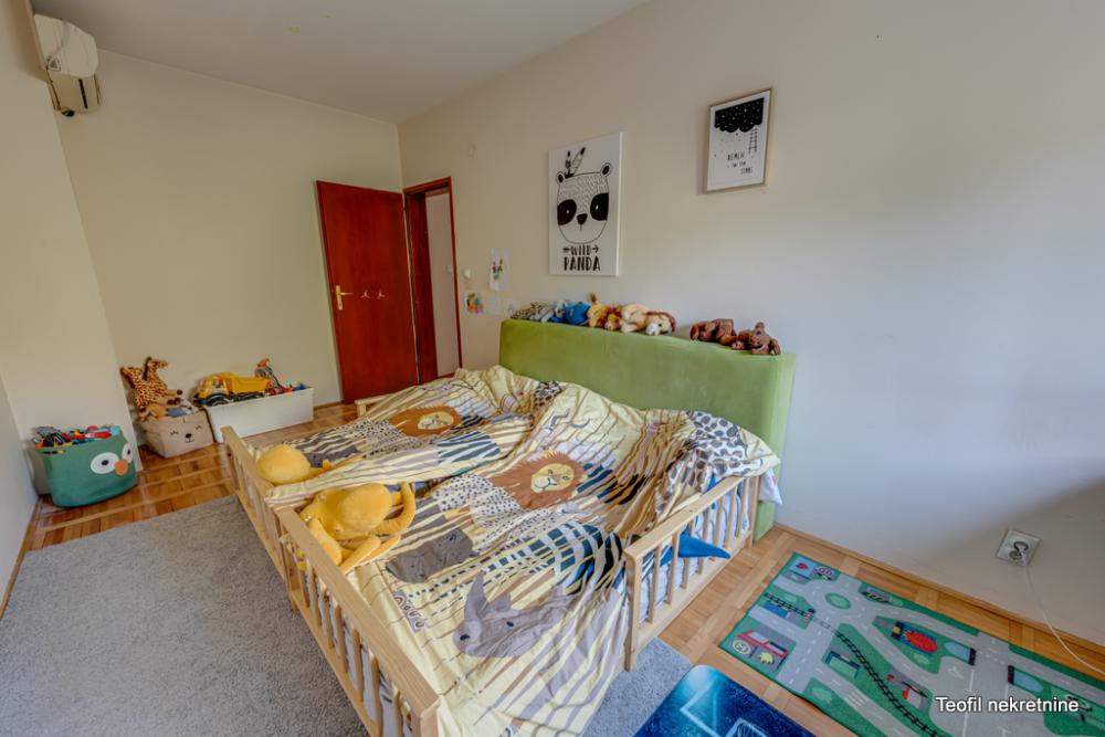 Stan na prodaju u Beogradu, Zemun centar, 161m2, cena 279000 evra