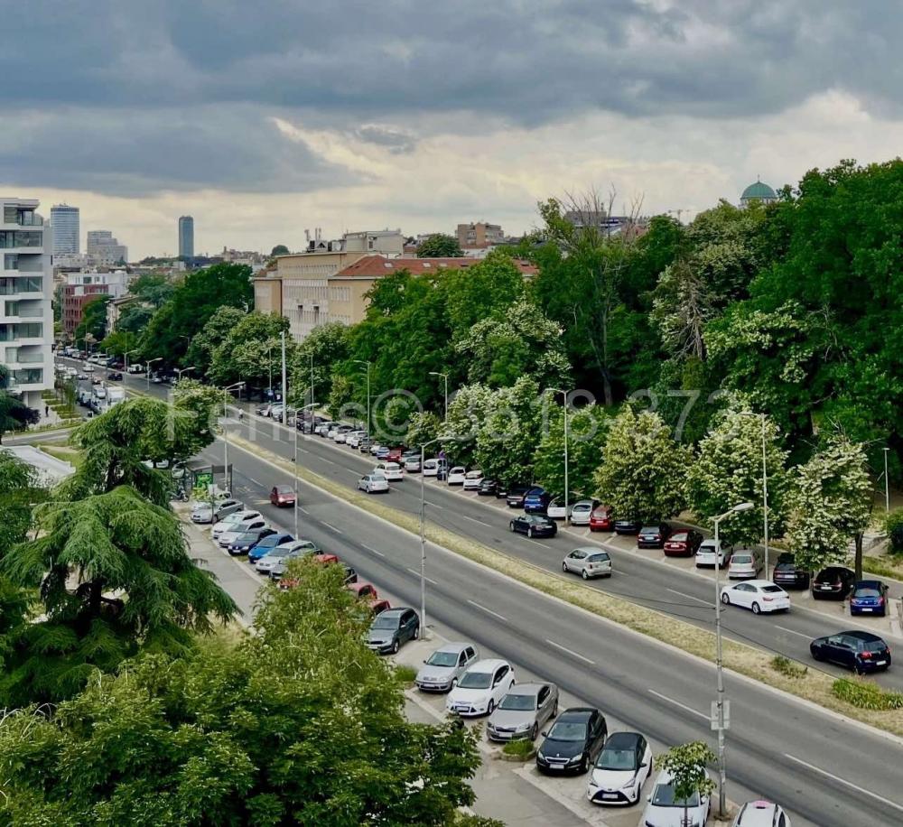 Stan na prodaju u Beogradu, Šumice, troiposoban, 84m2, cena 294385 evra