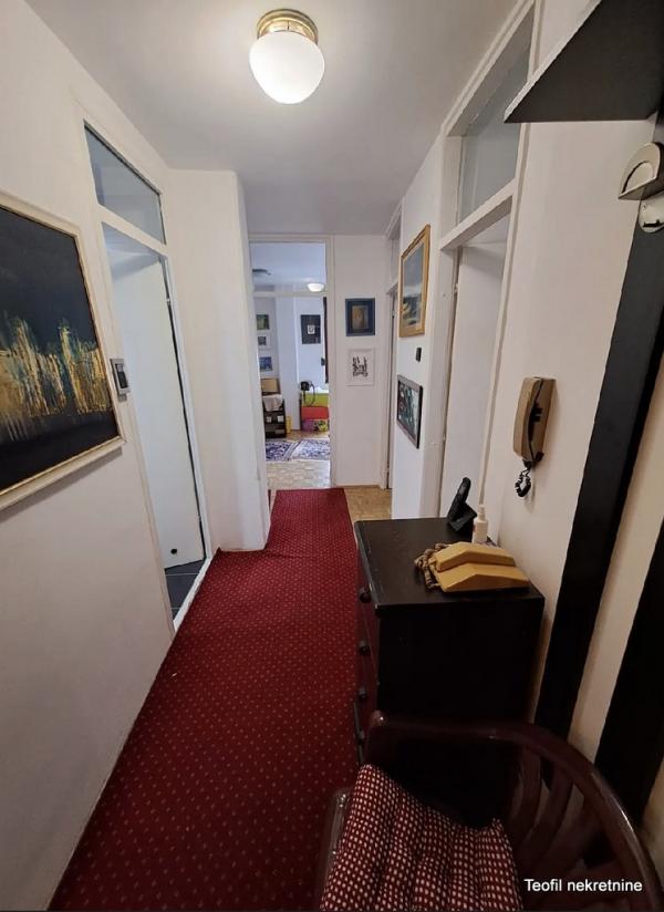 Stan na prodaju u Beogradu, Novi Beograd blok 72, trosoban, 85m2, cena 270000 evra