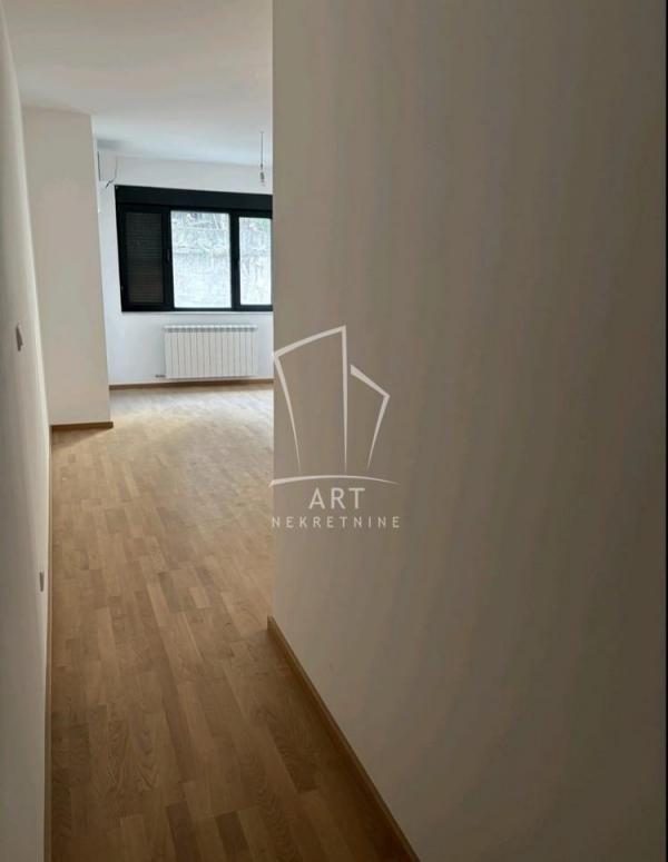 Stan na prodaju u Beogradu, Banovo brdo, trosoban, 54m2, cena 214900 evra
