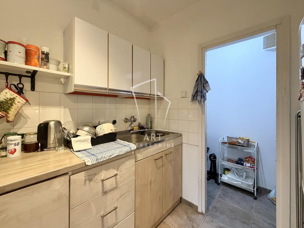 Stan na prodaju u Beogradu, Stari grad, dvoiposoban, 72m2, cena 338000 evra