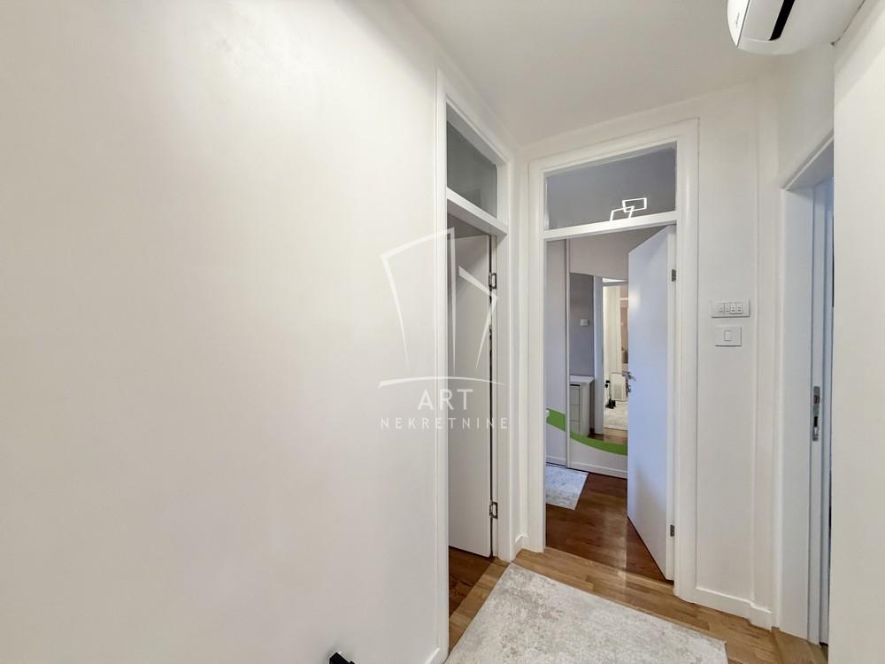 Stan na prodaju u Beogradu, Savski venac, troiposoban, 94m2, cena 360000 evra