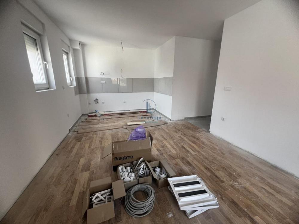 Stan na prodaju u Beogradu, Ledine, jednoiposoban, 44m2, cena 112225 evra
