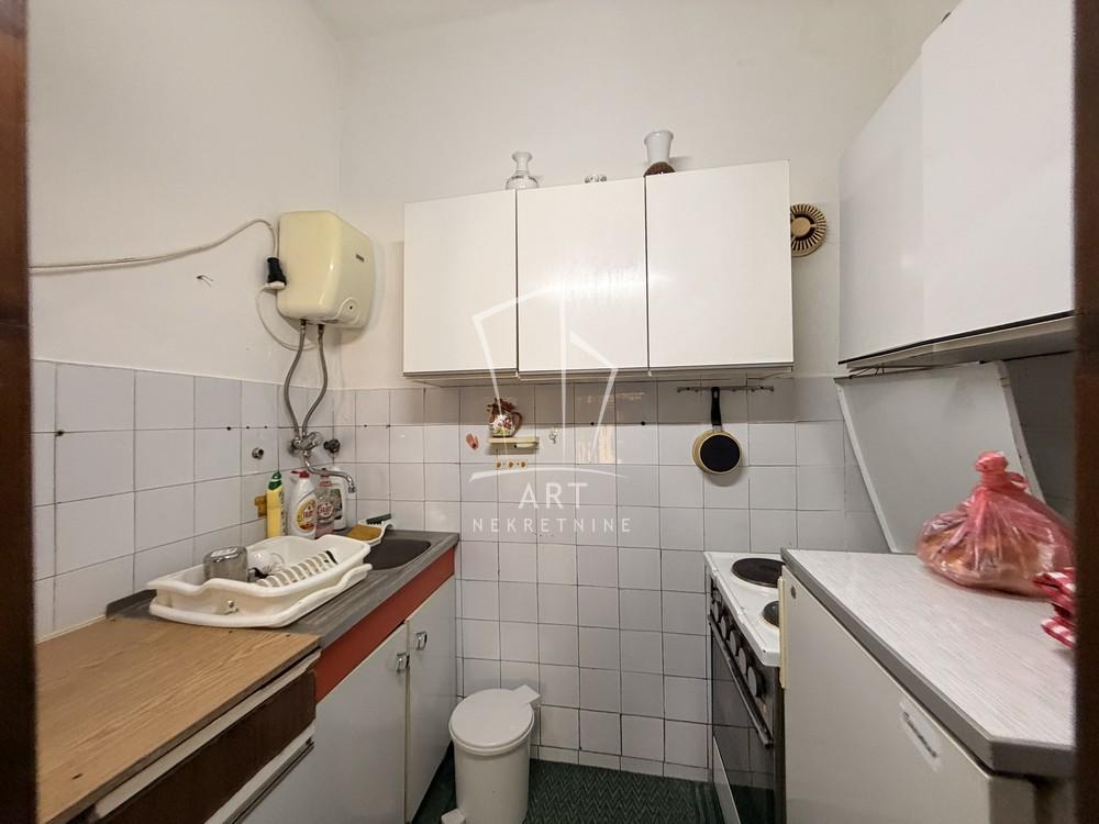Stan na prodaju u Beogradu, Savski venac, jednoiposoban, 33m2, cena 100000 evra