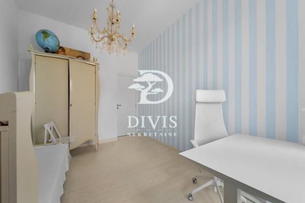 Stan na prodaju u Beogradu, Vukov spomenik, trosoban, 143m2, cena 650000 evra