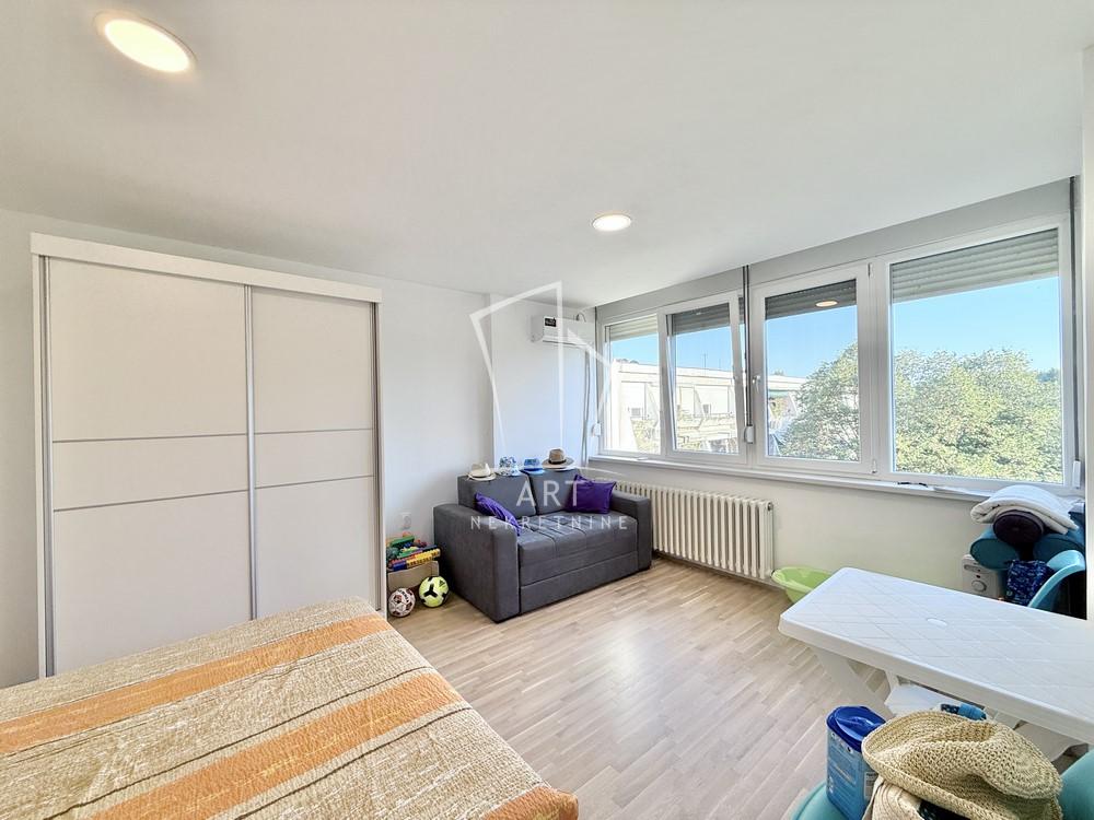 Stan na prodaju u Beogradu, Novi Beograd blok 70 (Kineski TC), dvosoban, 51m2, cena 179000 evra